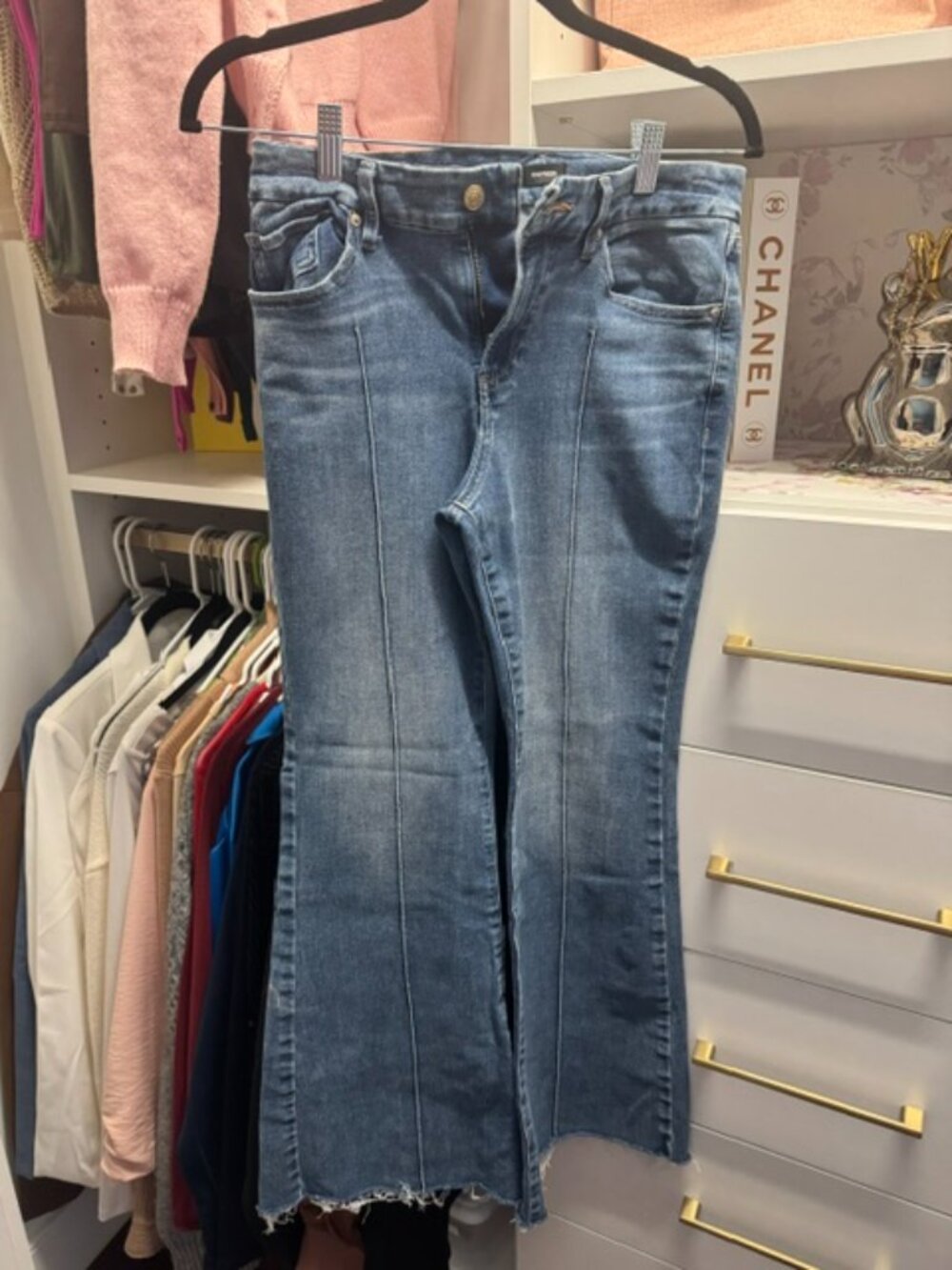 Express Mid Rise 170 Flare Jeans | Medium Wash | Front Seam | Raw Hem | Size M